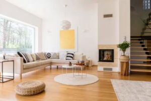 Rug arrangement and decor in small apartment