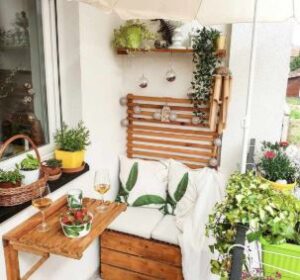 Cozy balcony decor ideas for apartment homes