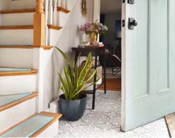 Entryway decor ideas for small spaces that make a strong first impression